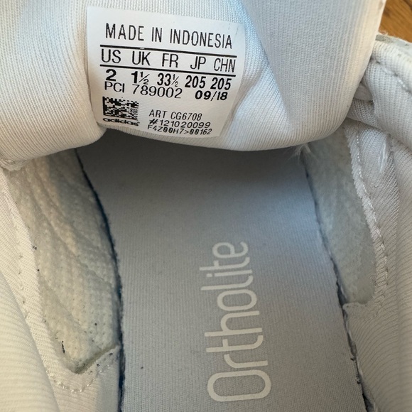 NWOT Size 2 Adidas White and Holographic Silver Stripe - Picture 4 of 5